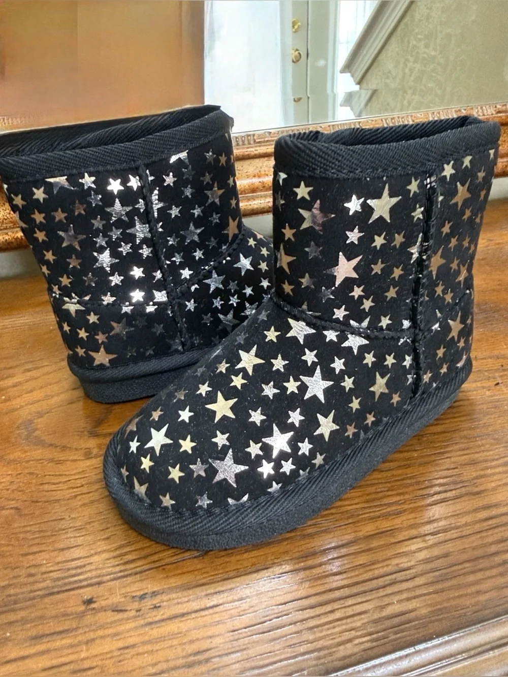 NEW Thereabouts boots for girls. Size 8. Black w/ metalic stars. Fleece inside